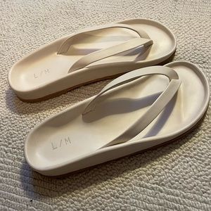 NWOT Lauren Manoogian zori flip flop sandals
